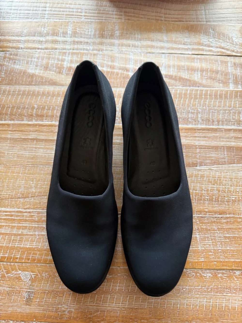 ECCO Black Wedge size  9-9.5  European 40